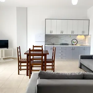 Appartement Family, Himarë